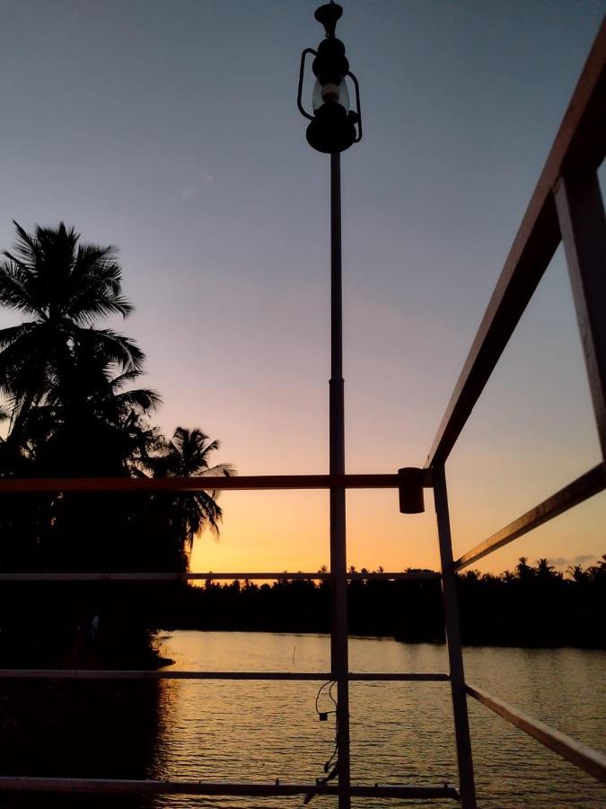 Hangout Kalyānpur Dış mekan fotoğraf